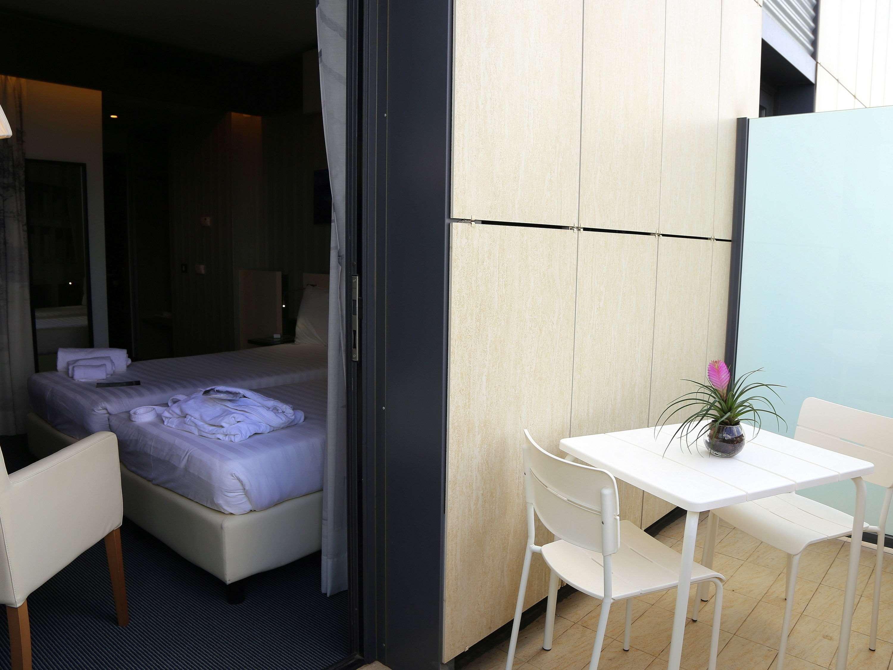 Hotel Ibis Styles Roma Eur Esterno foto