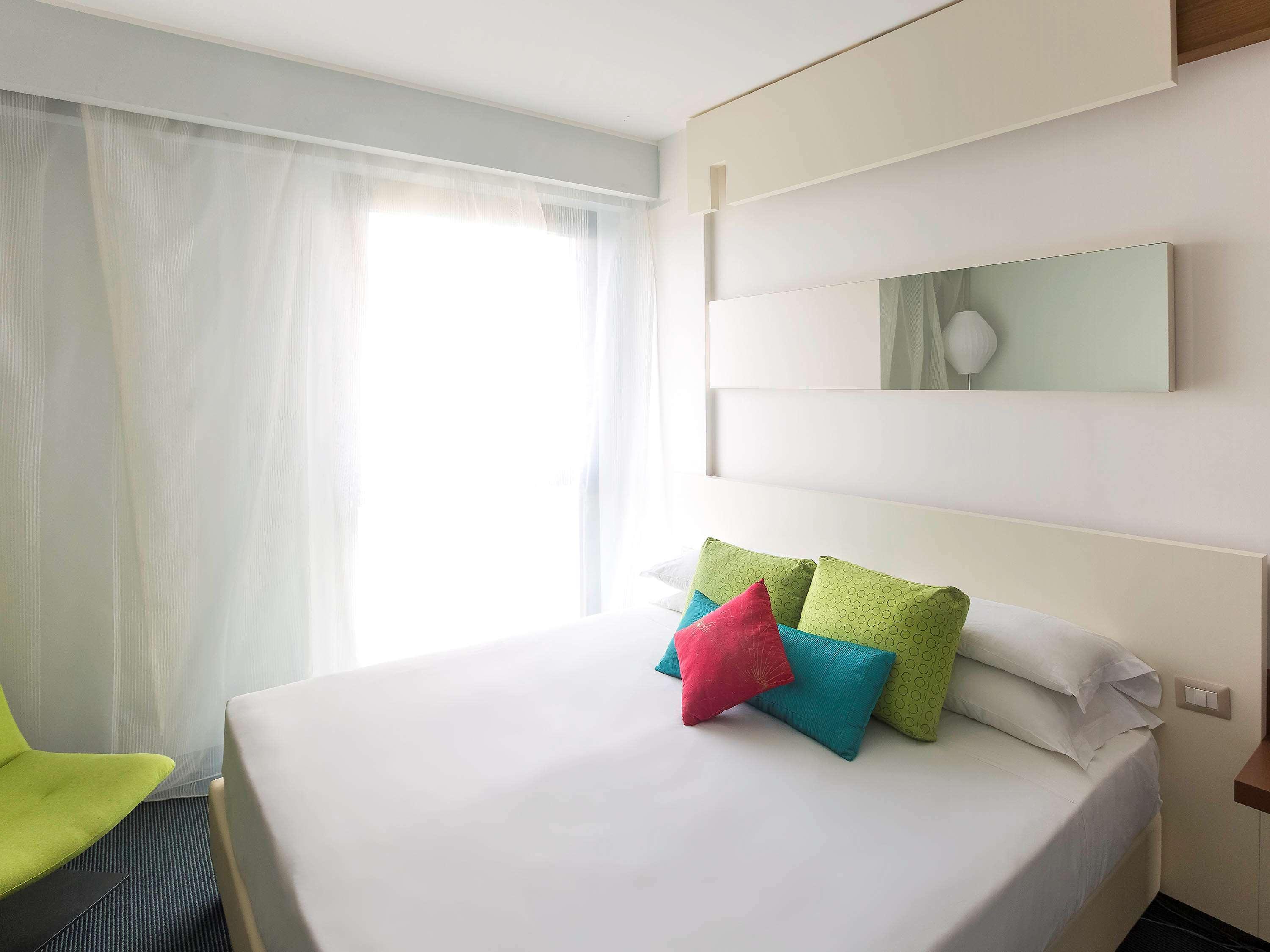 Hotel Ibis Styles Roma Eur Esterno foto