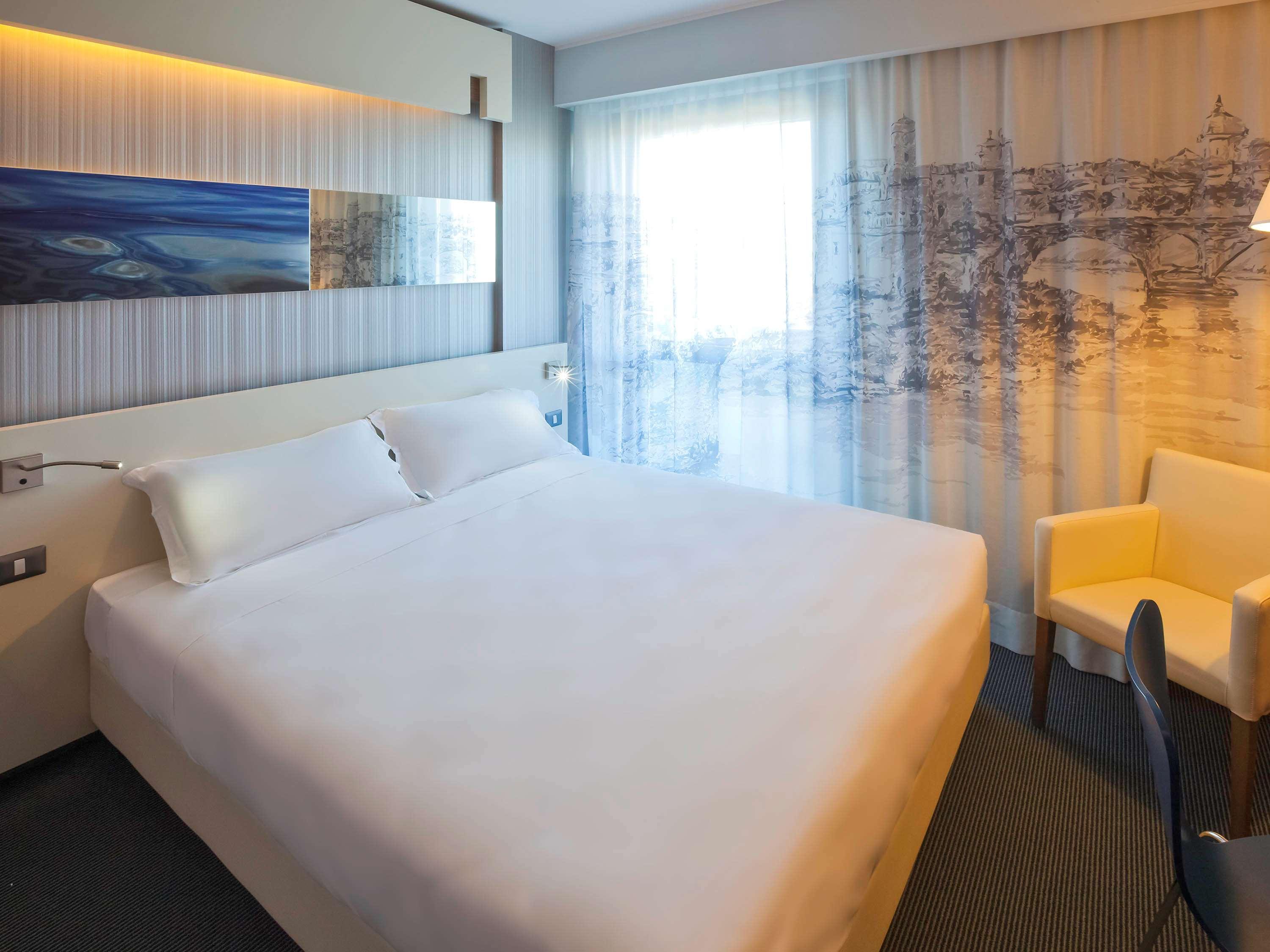 Hotel Ibis Styles Roma Eur Esterno foto