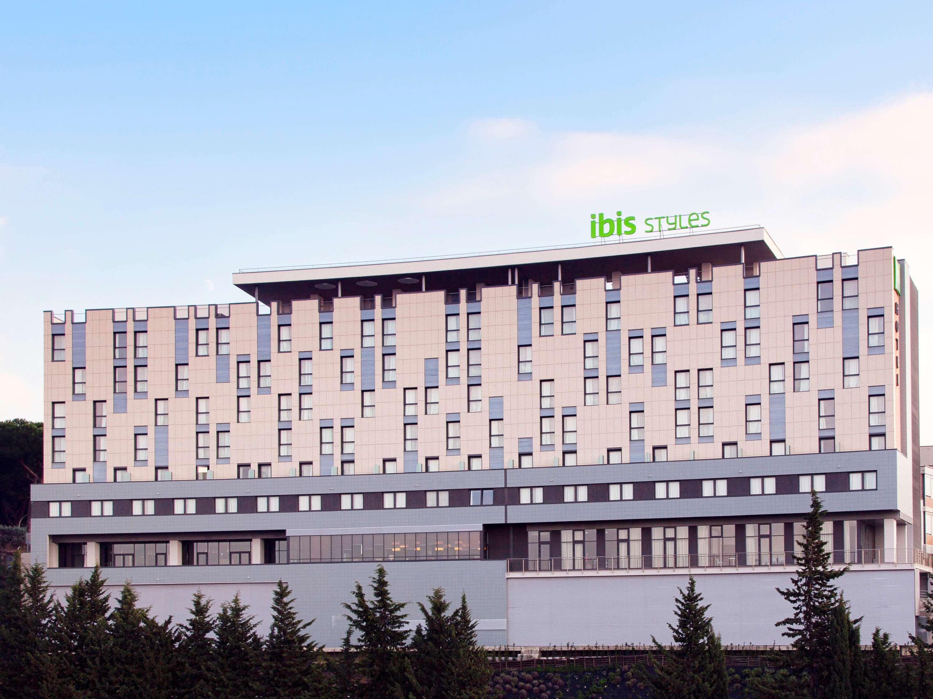 Hotel Ibis Styles Roma Eur Esterno foto