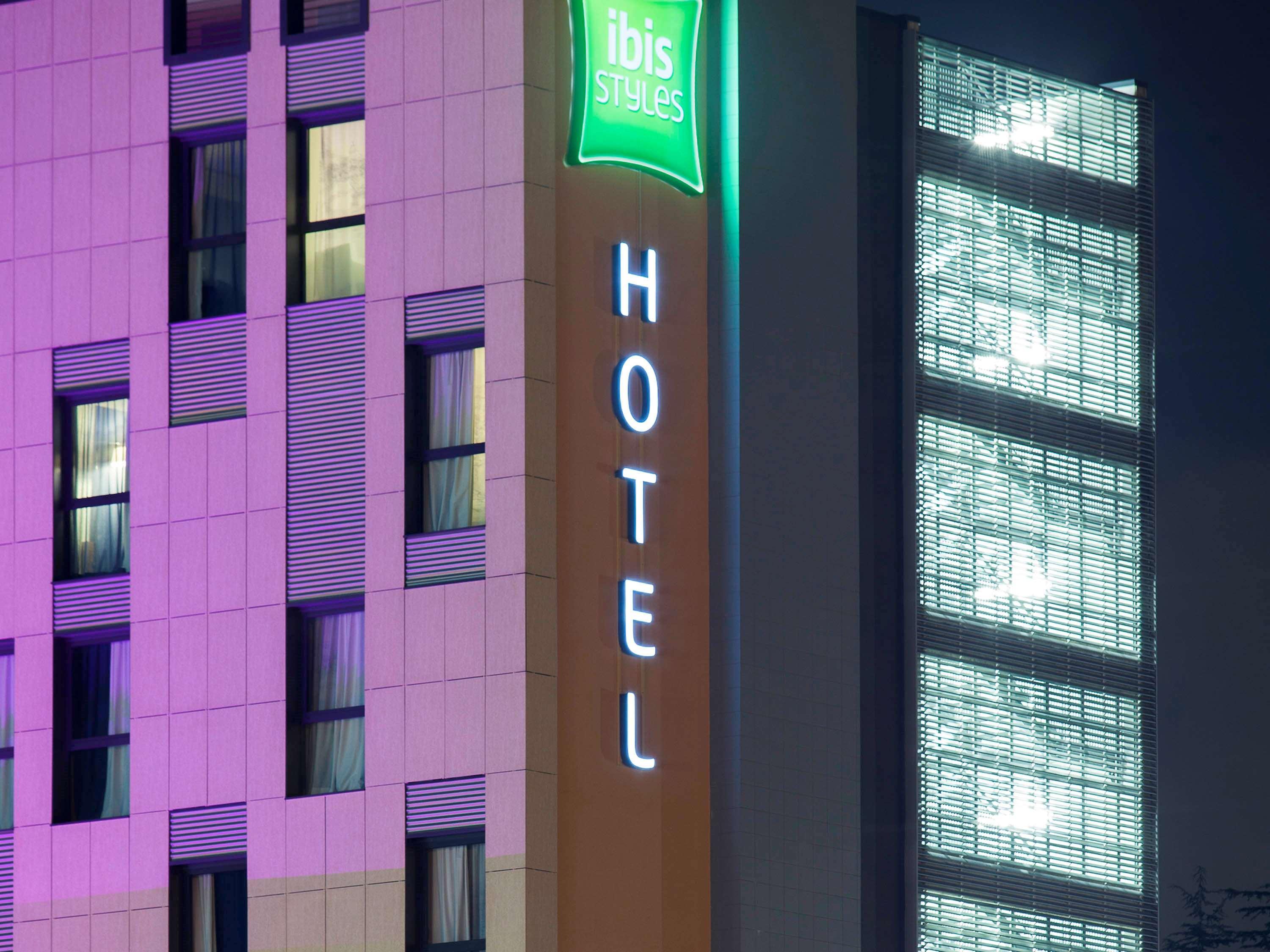 Hotel Ibis Styles Roma Eur Esterno foto