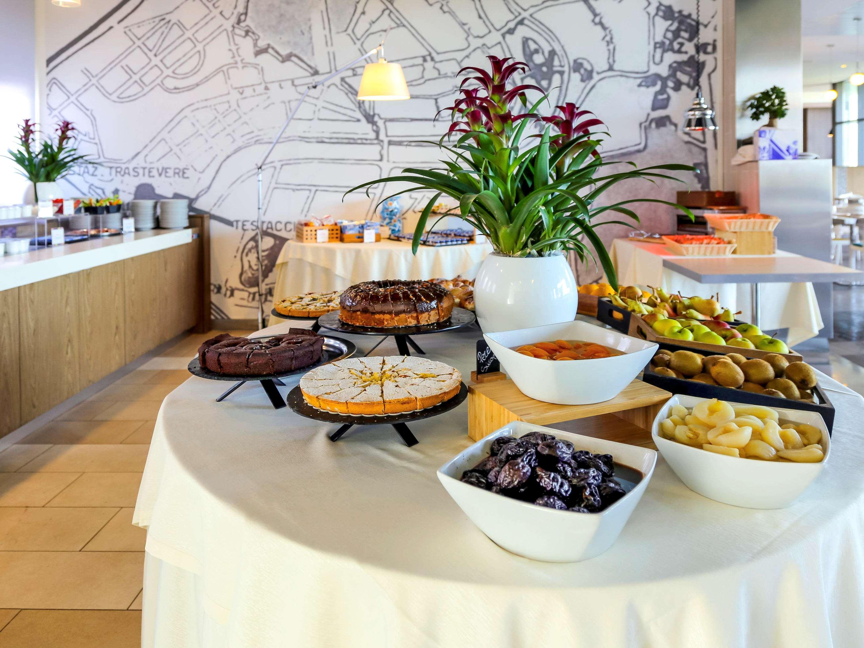 Hotel Ibis Styles Roma Eur Esterno foto