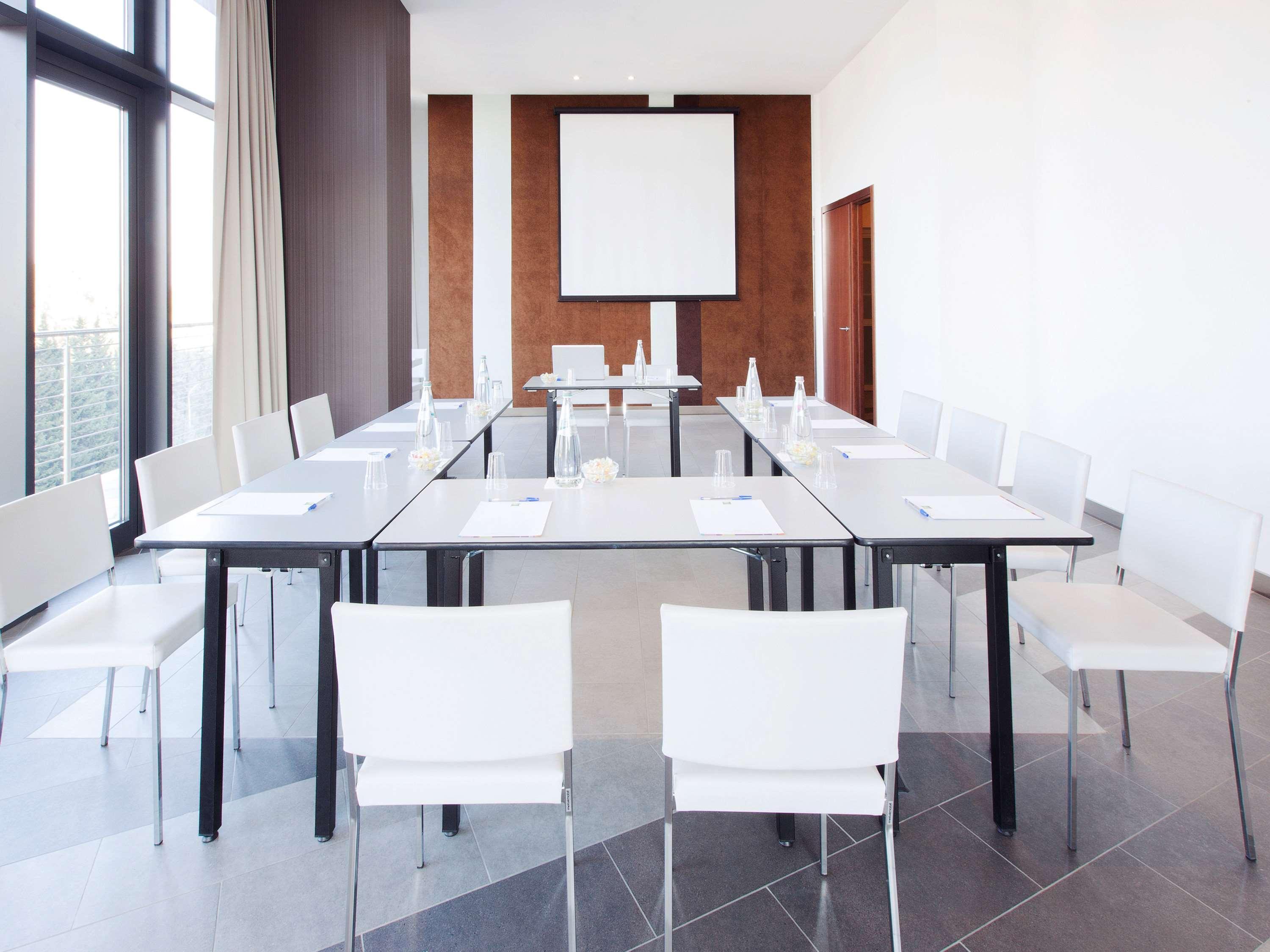 Hotel Ibis Styles Roma Eur Esterno foto