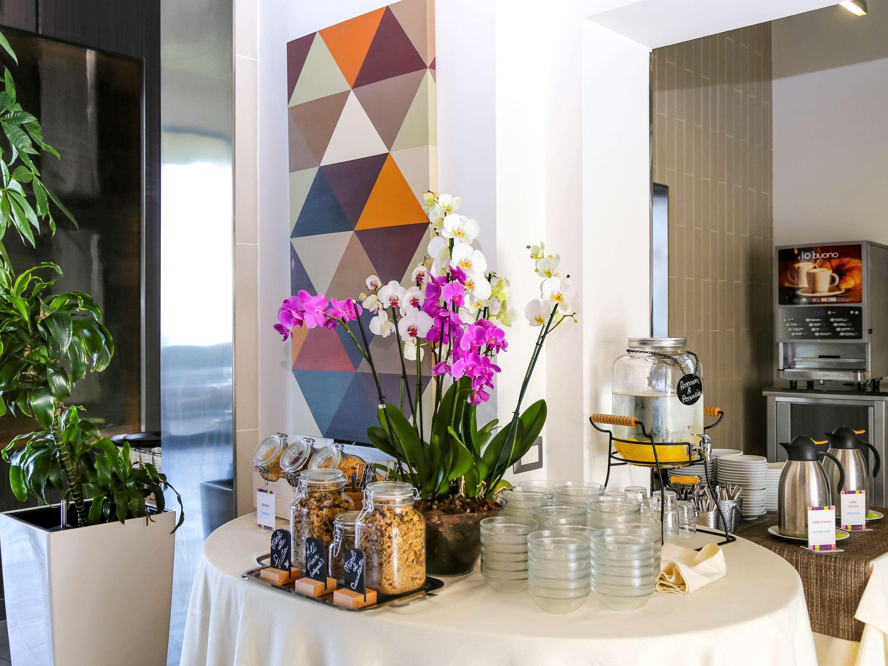 Hotel Ibis Styles Roma Eur Esterno foto
