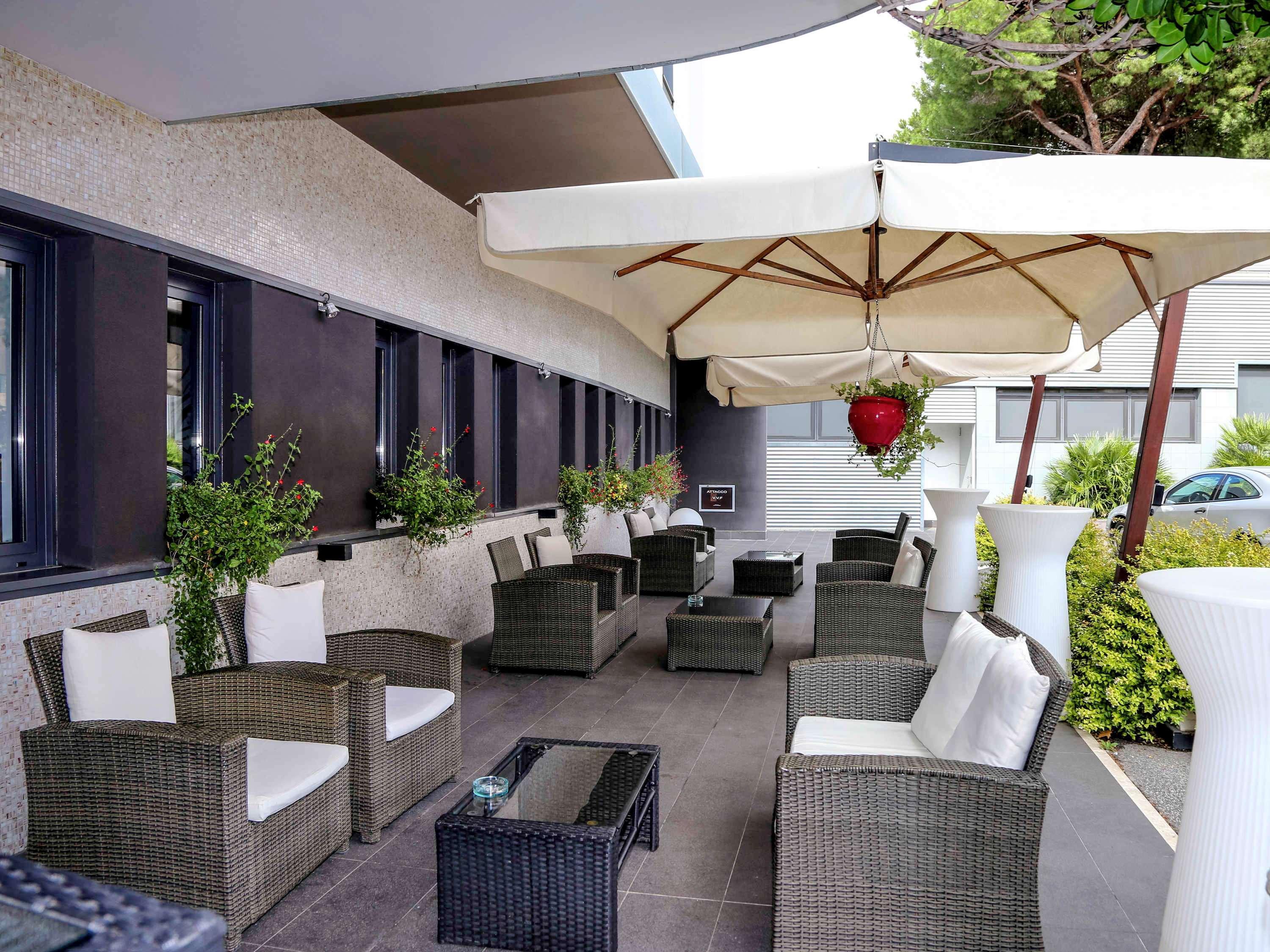 Hotel Ibis Styles Roma Eur Esterno foto