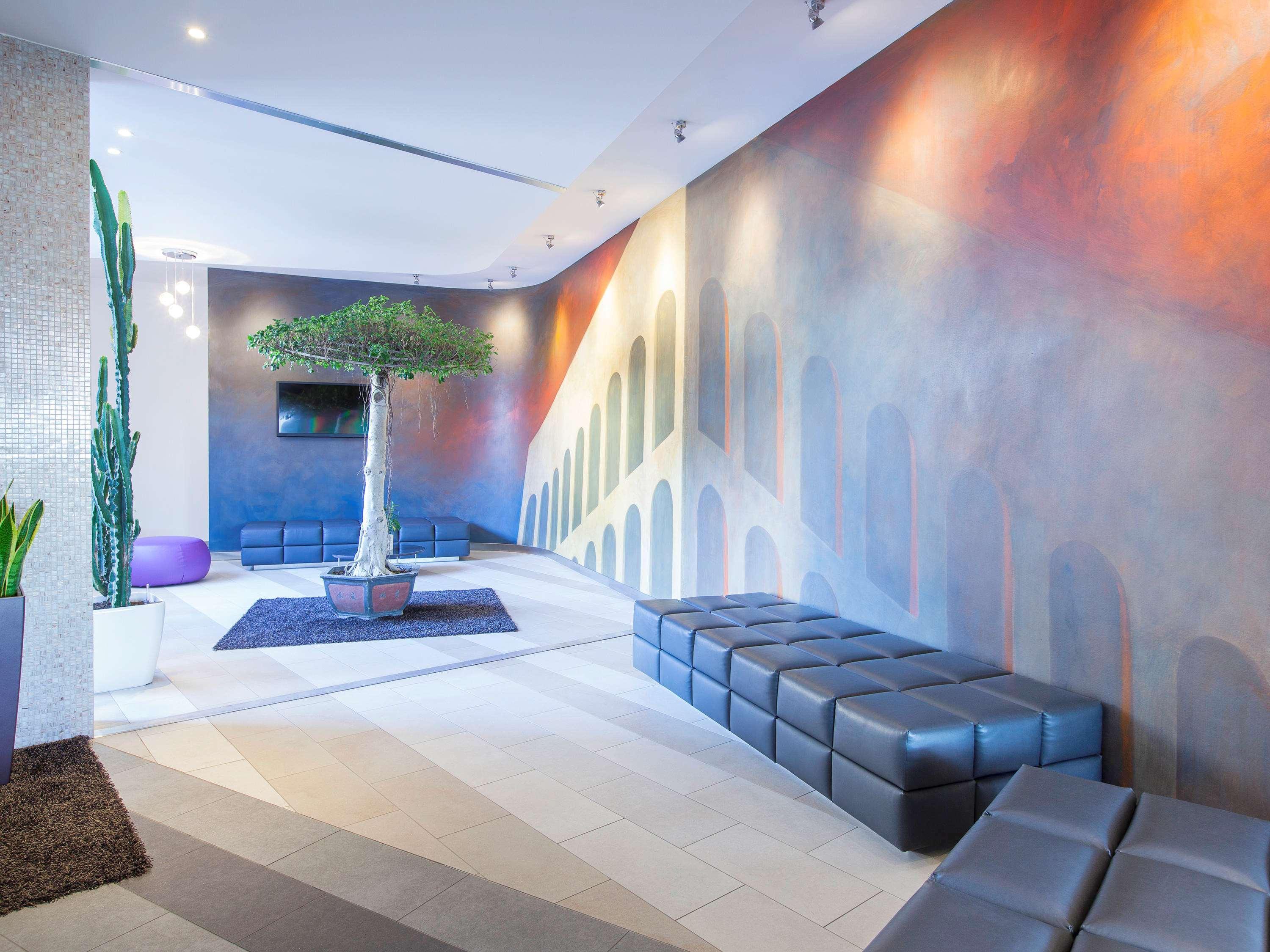 Hotel Ibis Styles Roma Eur Esterno foto
