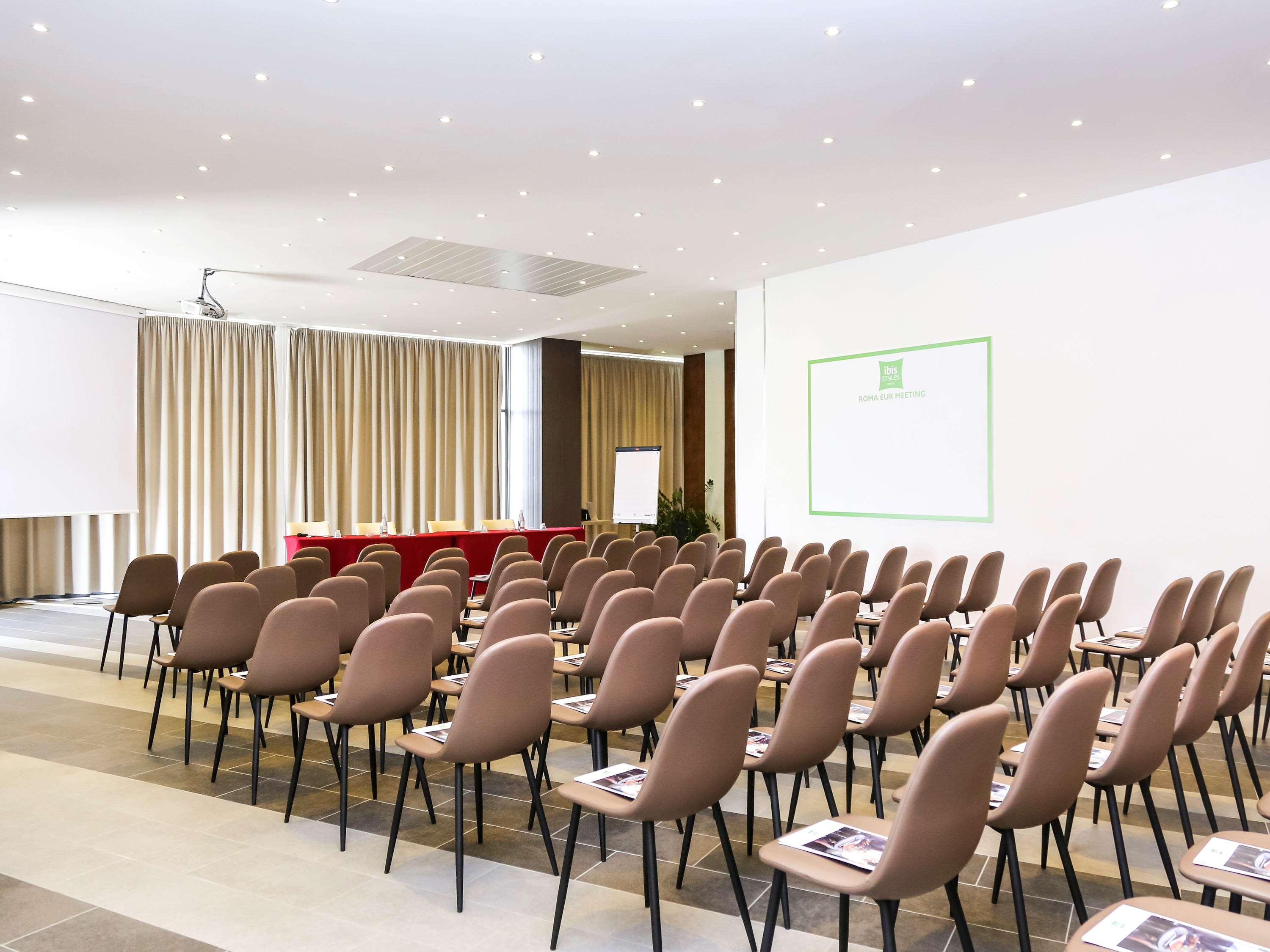 Hotel Ibis Styles Roma Eur Esterno foto