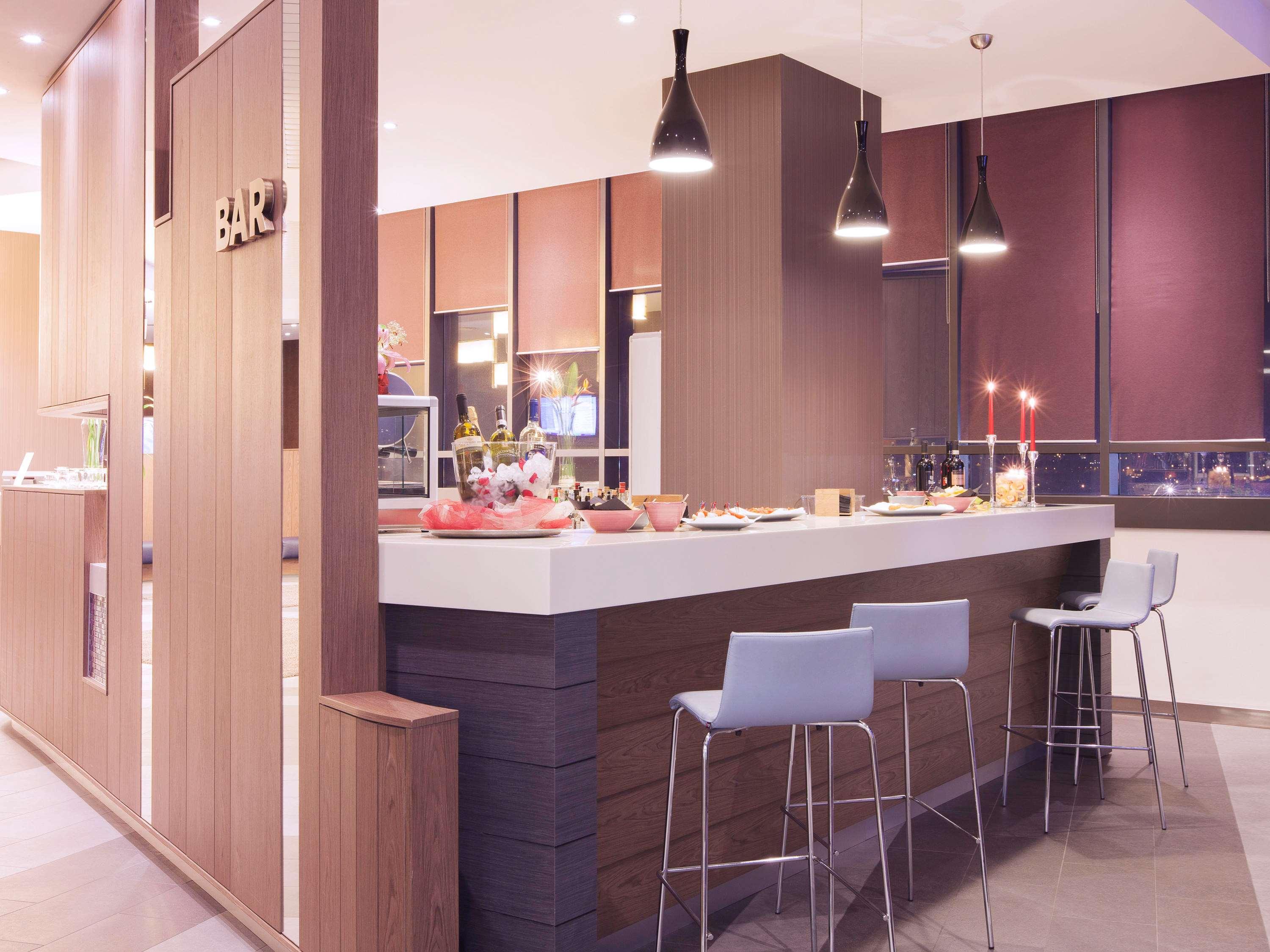 Hotel Ibis Styles Roma Eur Esterno foto