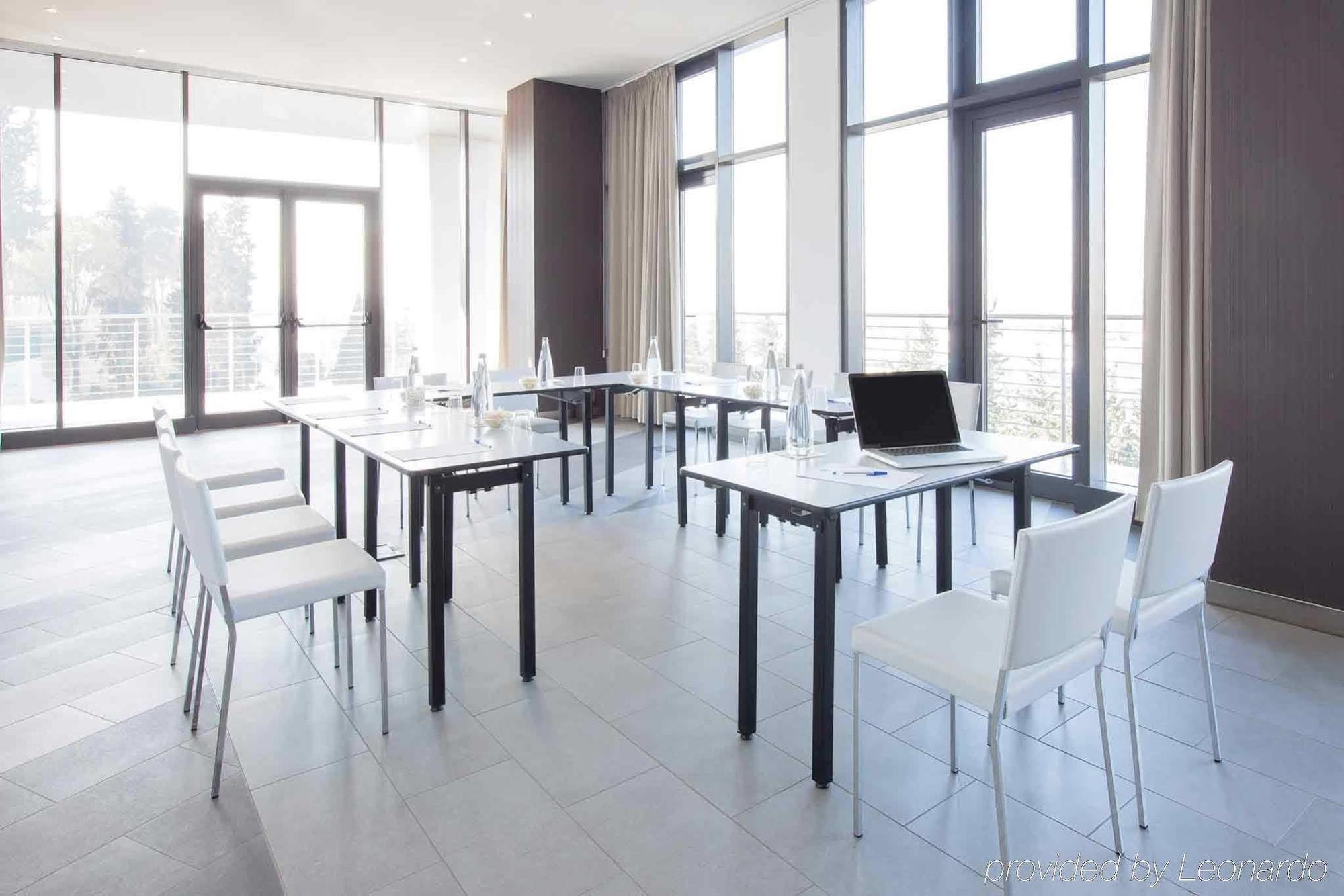 Hotel Ibis Styles Roma Eur Esterno foto
