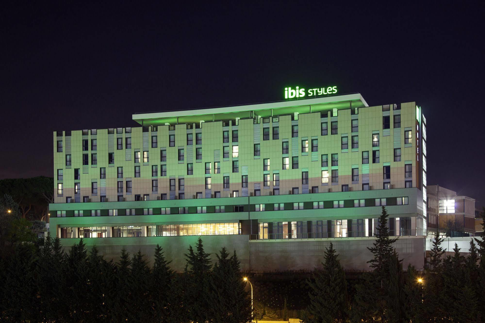 Hotel Ibis Styles Roma Eur Esterno foto