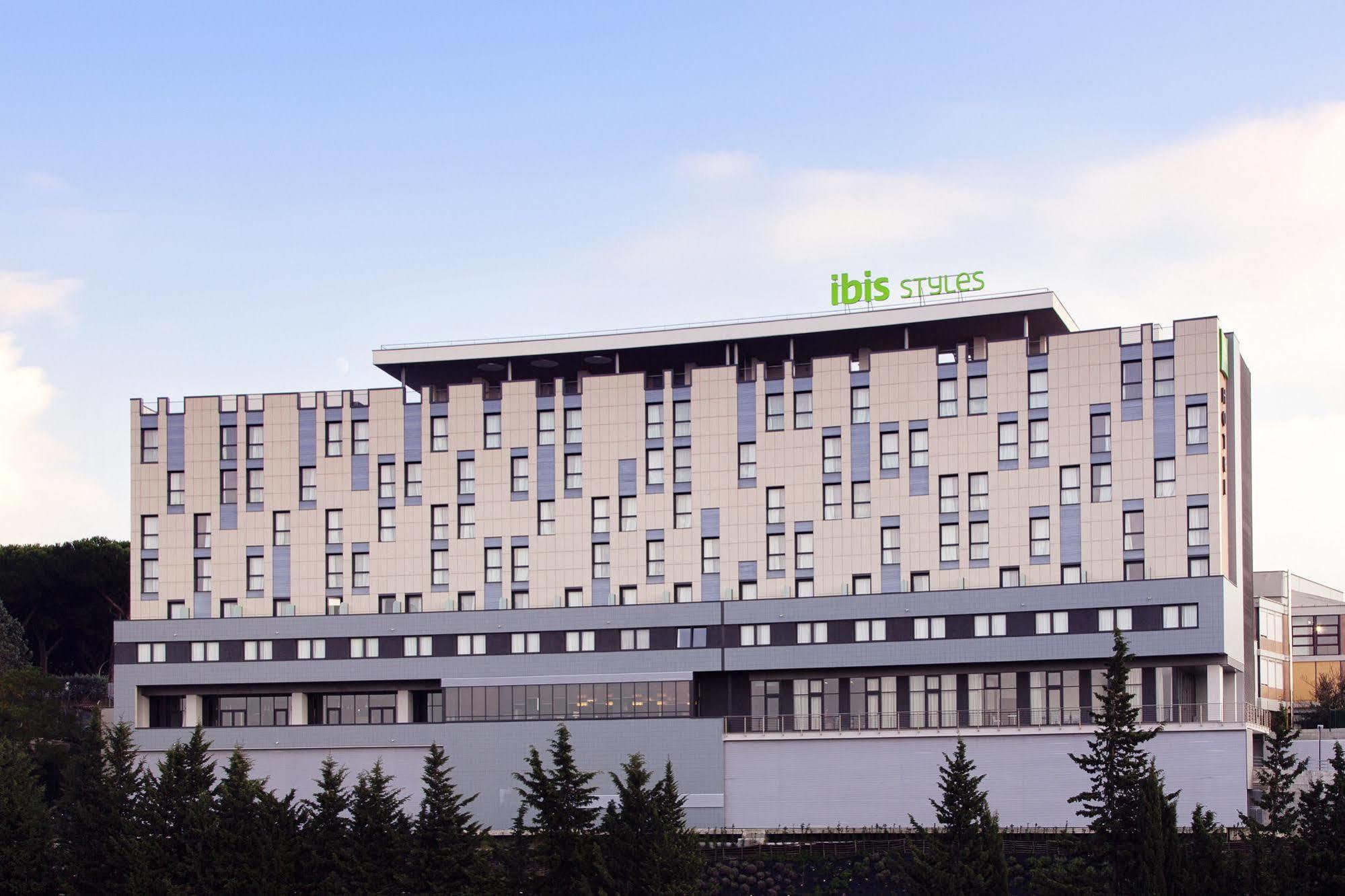 Hotel Ibis Styles Roma Eur Esterno foto