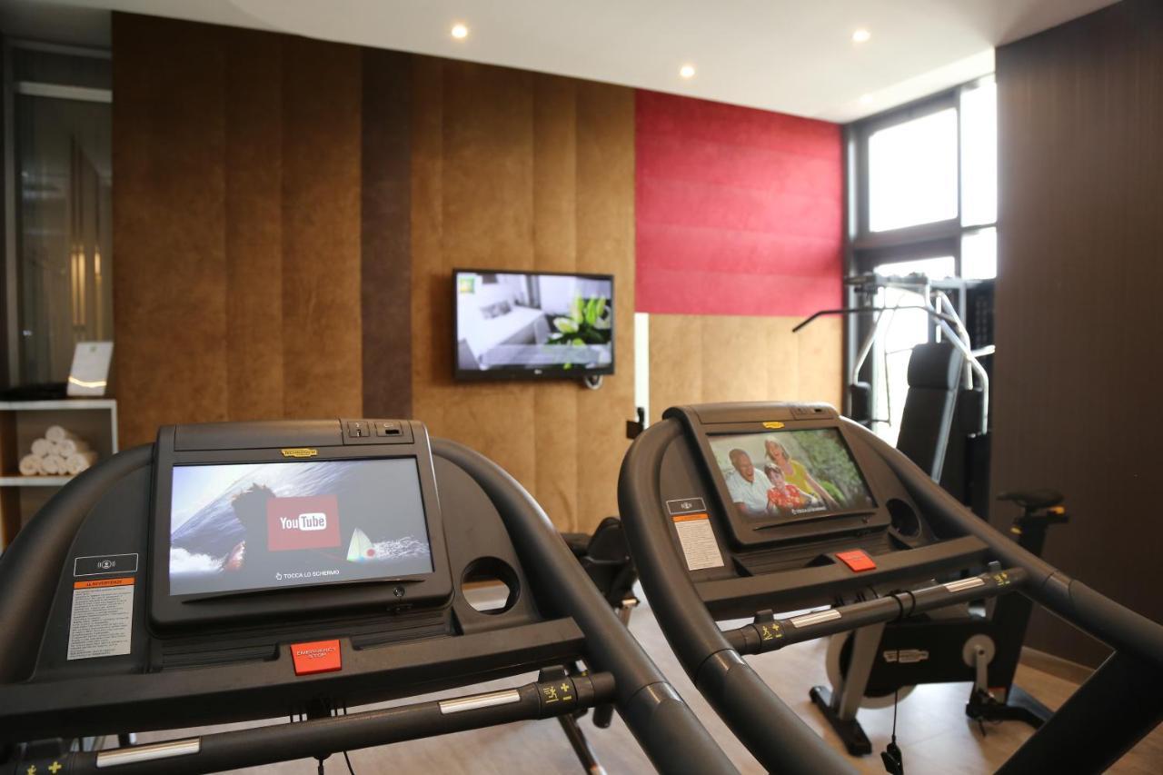 Hotel Ibis Styles Roma Eur Esterno foto