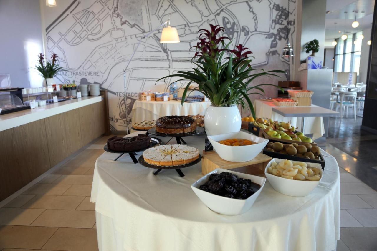 Hotel Ibis Styles Roma Eur Esterno foto