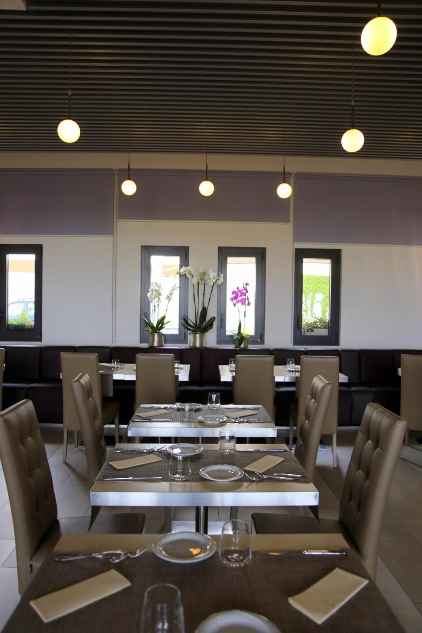 Hotel Ibis Styles Roma Eur Esterno foto