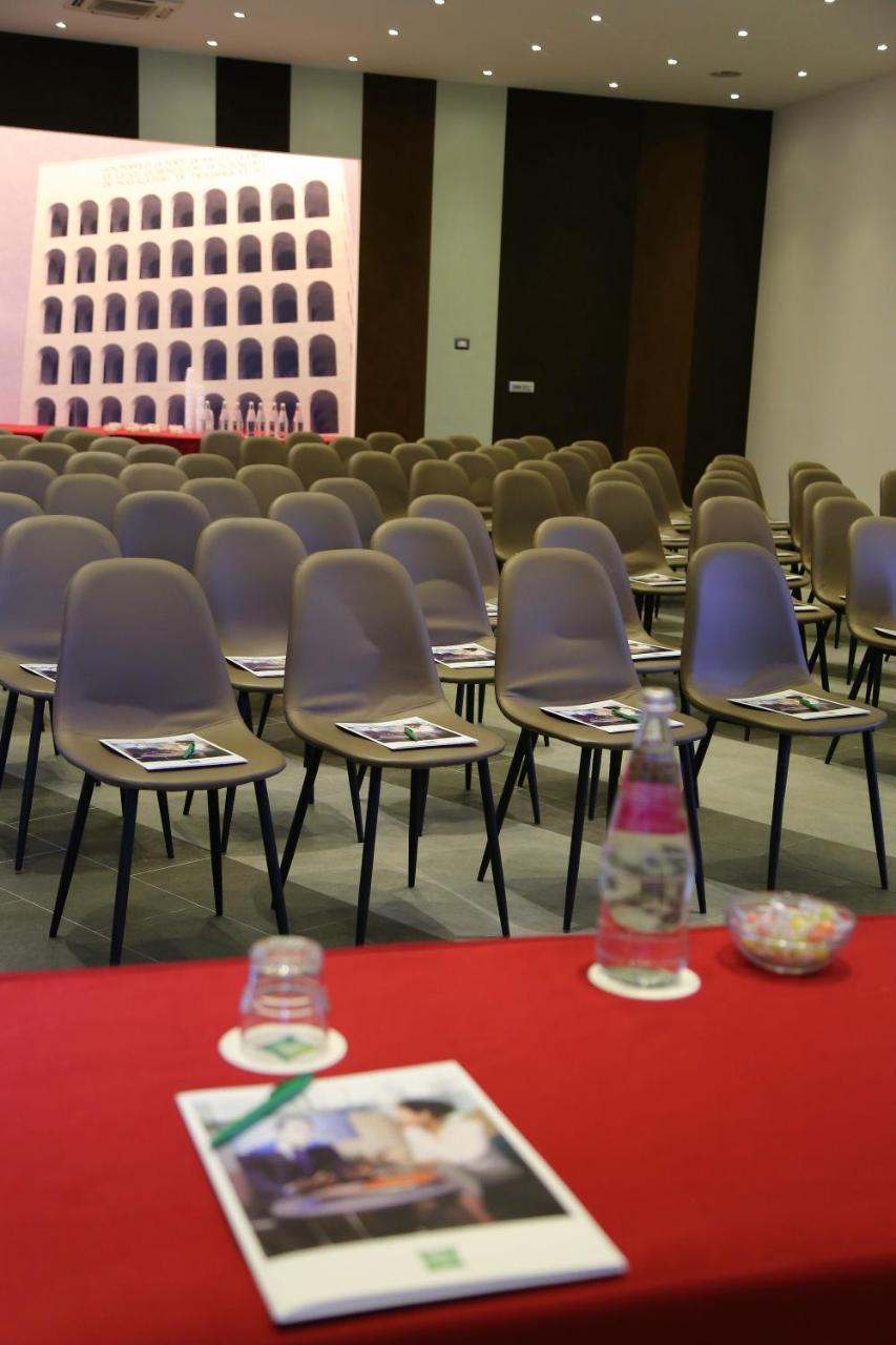 Hotel Ibis Styles Roma Eur Esterno foto