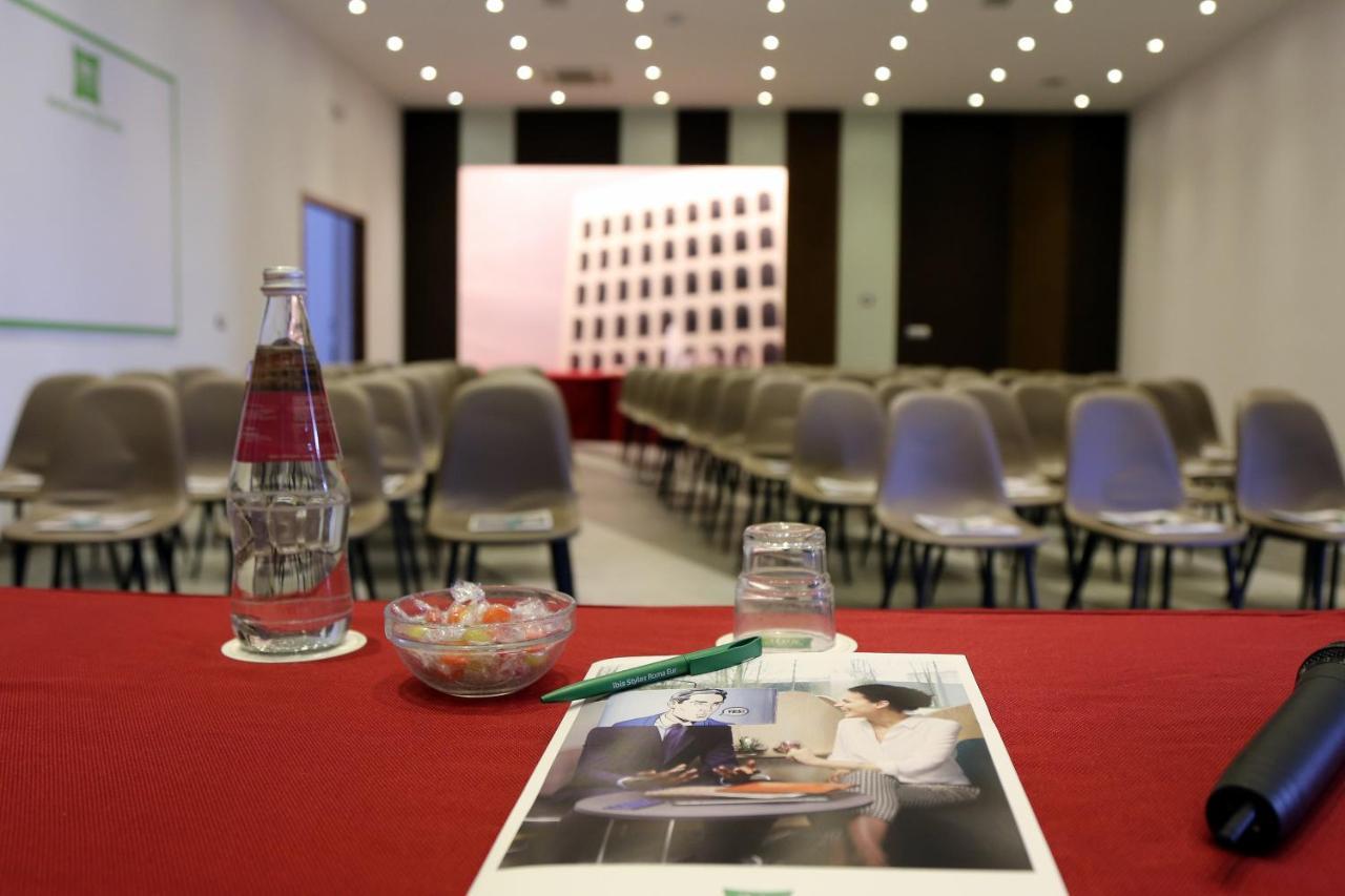 Hotel Ibis Styles Roma Eur Esterno foto